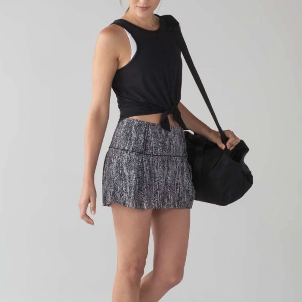 Lululemon Lost In Space Skirt Size 6 - Picture 2 of 7